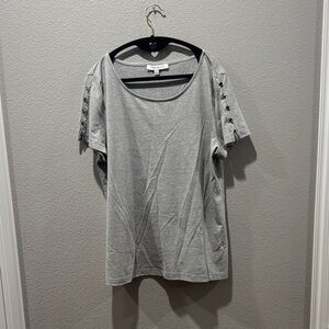 🌿 Rose & Olive Gray Short Sleeve Top with Button Accents – SZ XL 🌿